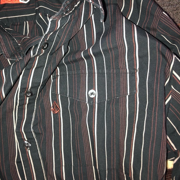 Volcom Tailored Shirt - Picture 2 of 4